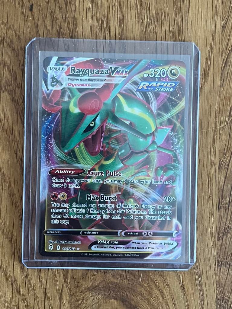 Rayquaza VMAX EVS111, Hobby en Vrije tijd, Verzamelkaartspellen | Pokémon, Ophalen of Verzenden, Zo goed als nieuw