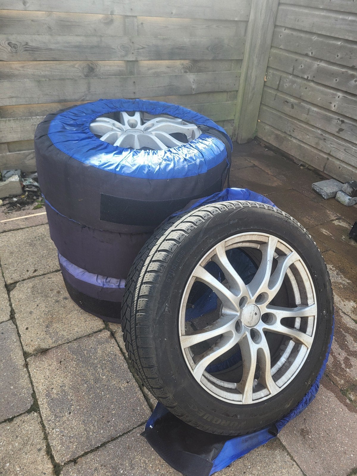 Winterbanden met velgen - 215/55R17 98H XL, Auto diversen, Ophalen, Gebruikt