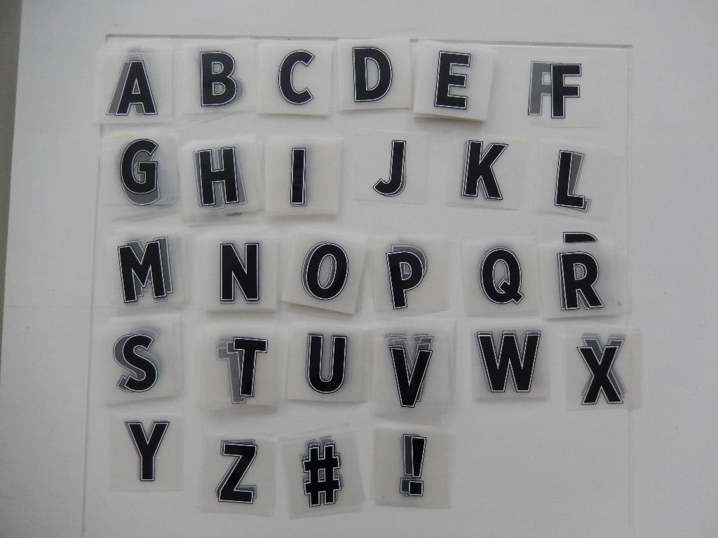 * Zwart met wit omlijnde strijkletters A-Z *, Ophalen of Verzenden, Nieuw, Applicatie