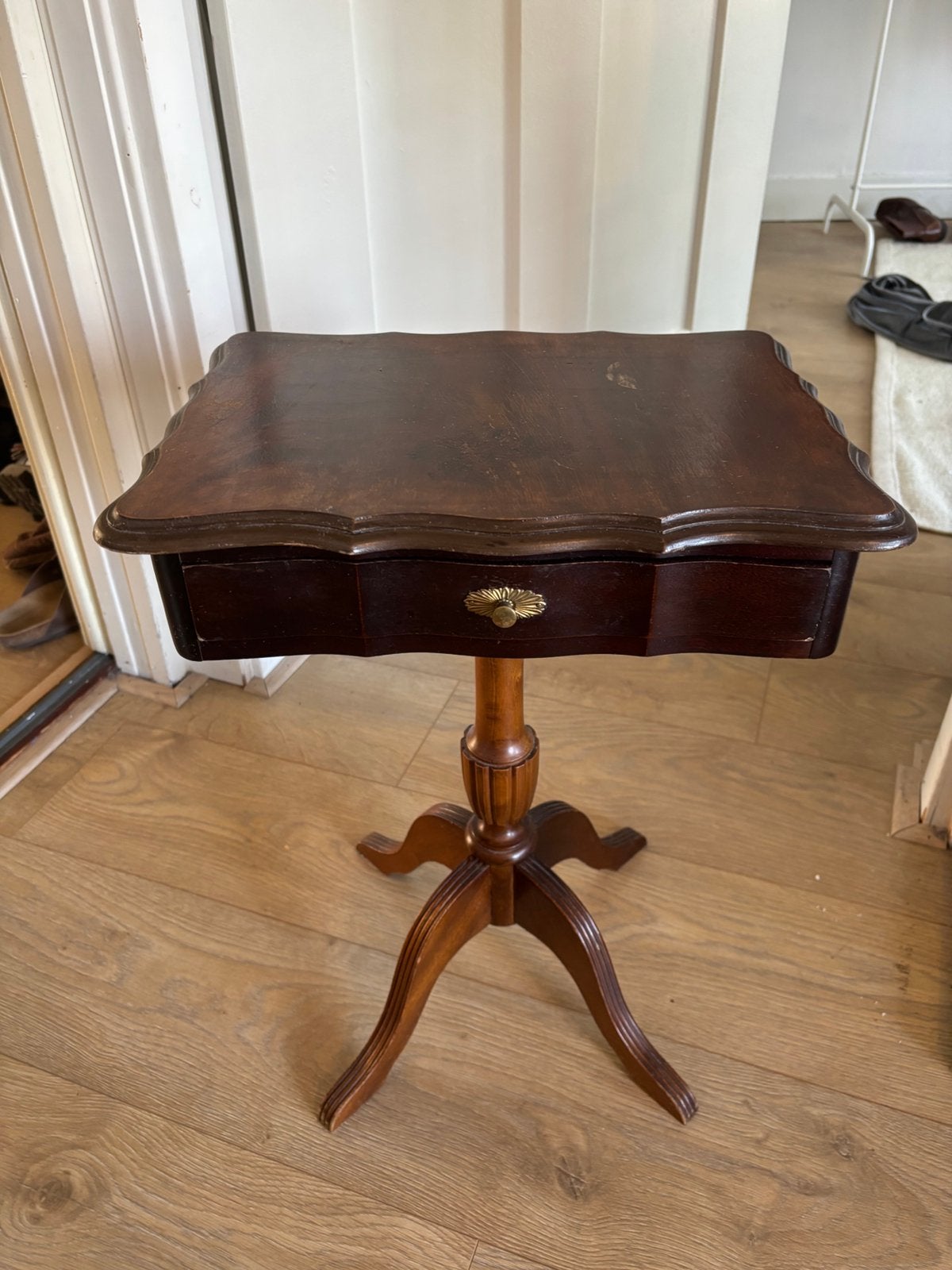 Vintage antique houten nachtkastje, Ophalen, Minder dan 45 cm, Nieuw, Minder dan 55 cm
