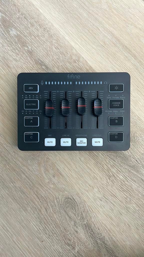 Fifine Ampligame SC3 gamingmixer/podcast, Ophalen of Verzenden, Zo goed als nieuw, Minder dan 5 kanalen, Microfooningang