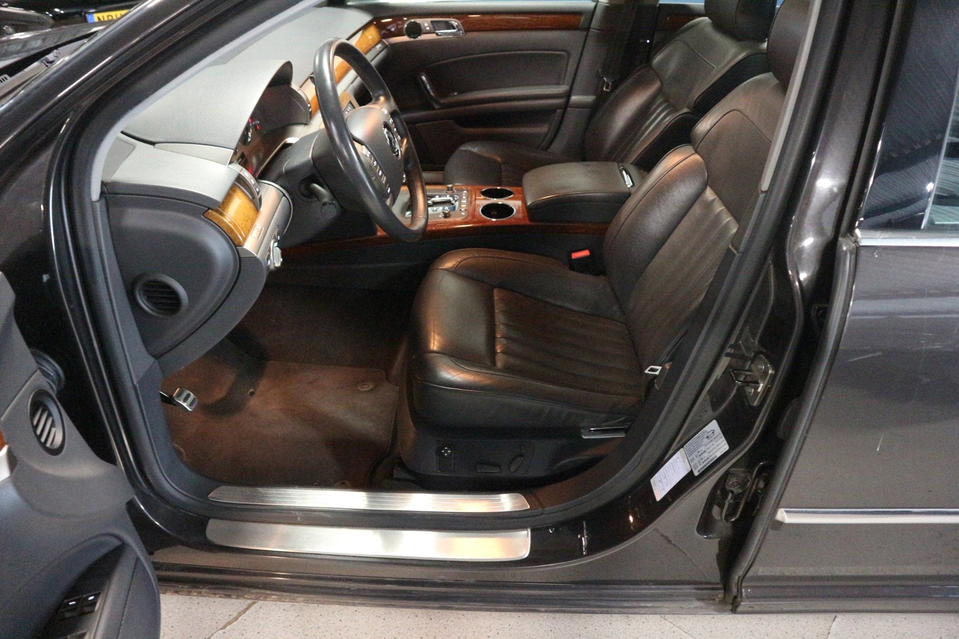 Volkswagen Phaeton 3.0 TDI 5p / SCHUIFDAK / A KWALITEIT ! !, Auto's, Automaat, Euro 5, Gebruikt, Bruin