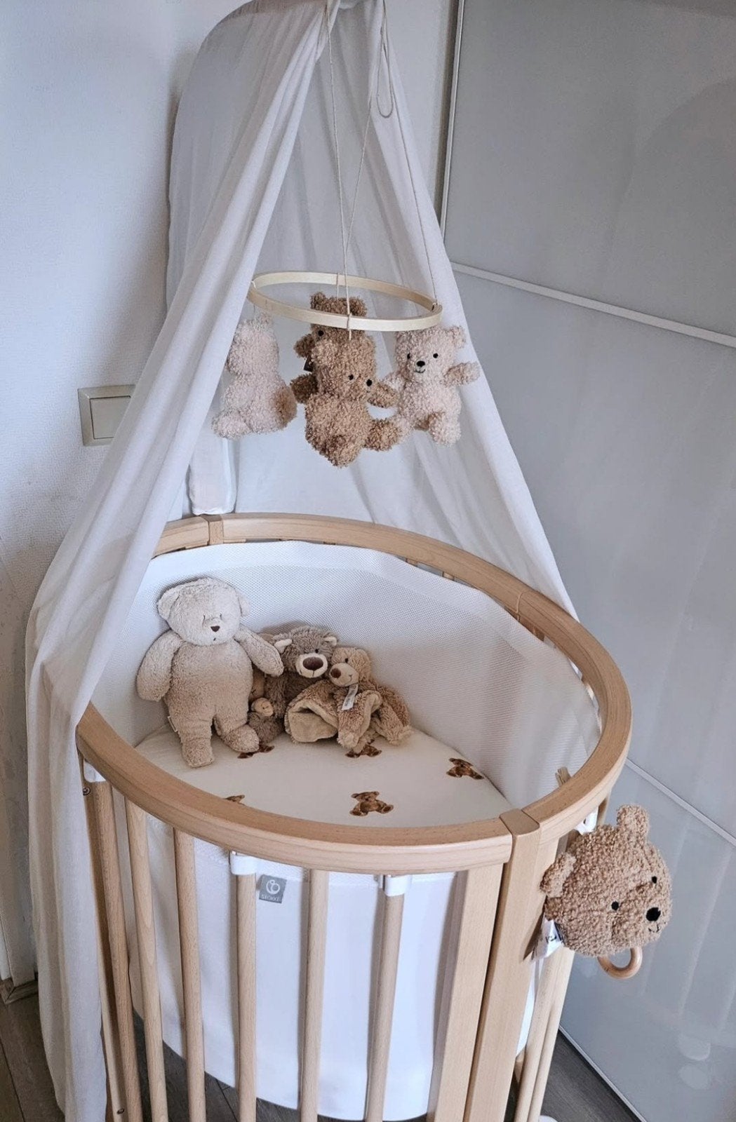Stokke Sleepi Mini V3 + sluier + hemelstang – zeer netjes, Ophalen, Zo goed als nieuw, Wieg