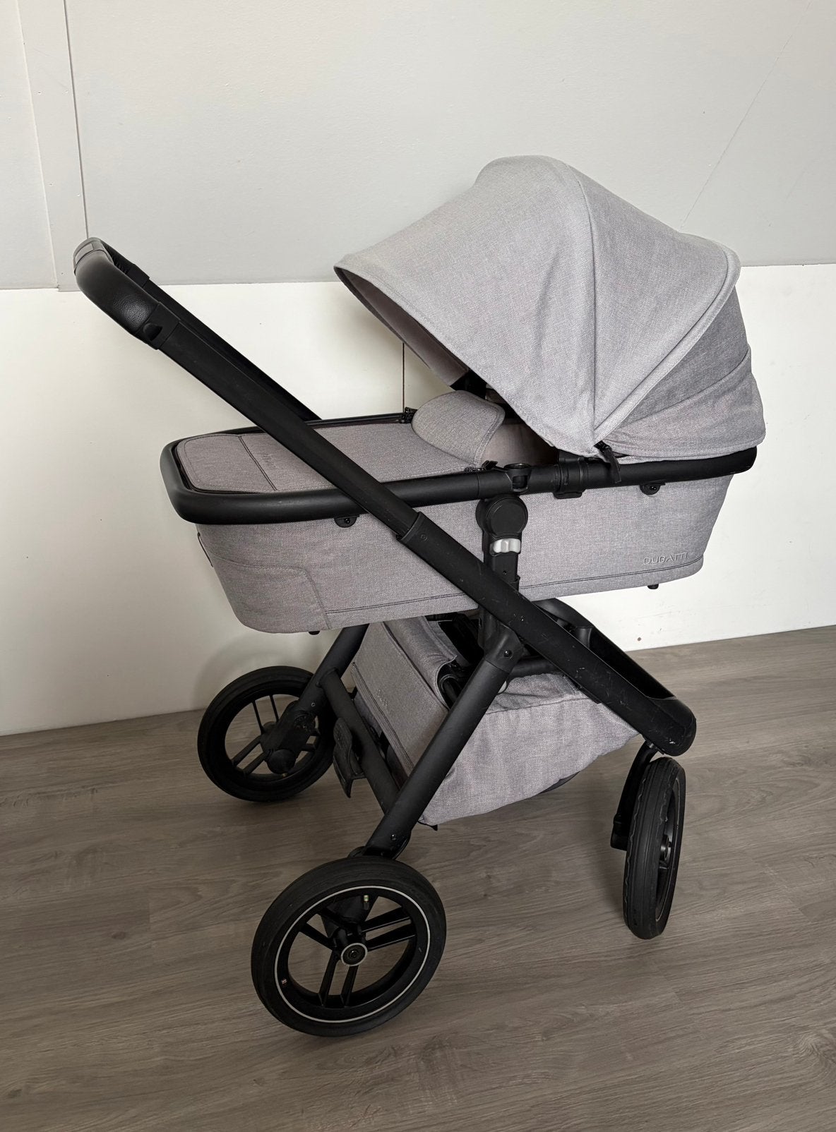 Kinderwagen Dubatti One E3 C Line kleur Tofu, Ophalen of Verzenden, Zo goed als nieuw, Overige merken, Verstelbare duwstang