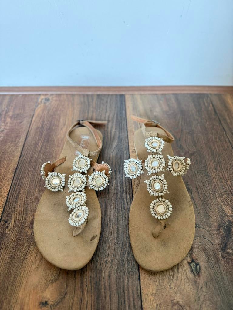 Beige bruine slippers van Hot Lava in maat 38, Kleding | Dames, Schoenen, Slippers, Beige, Ophalen of Verzenden, Zo goed als nieuw