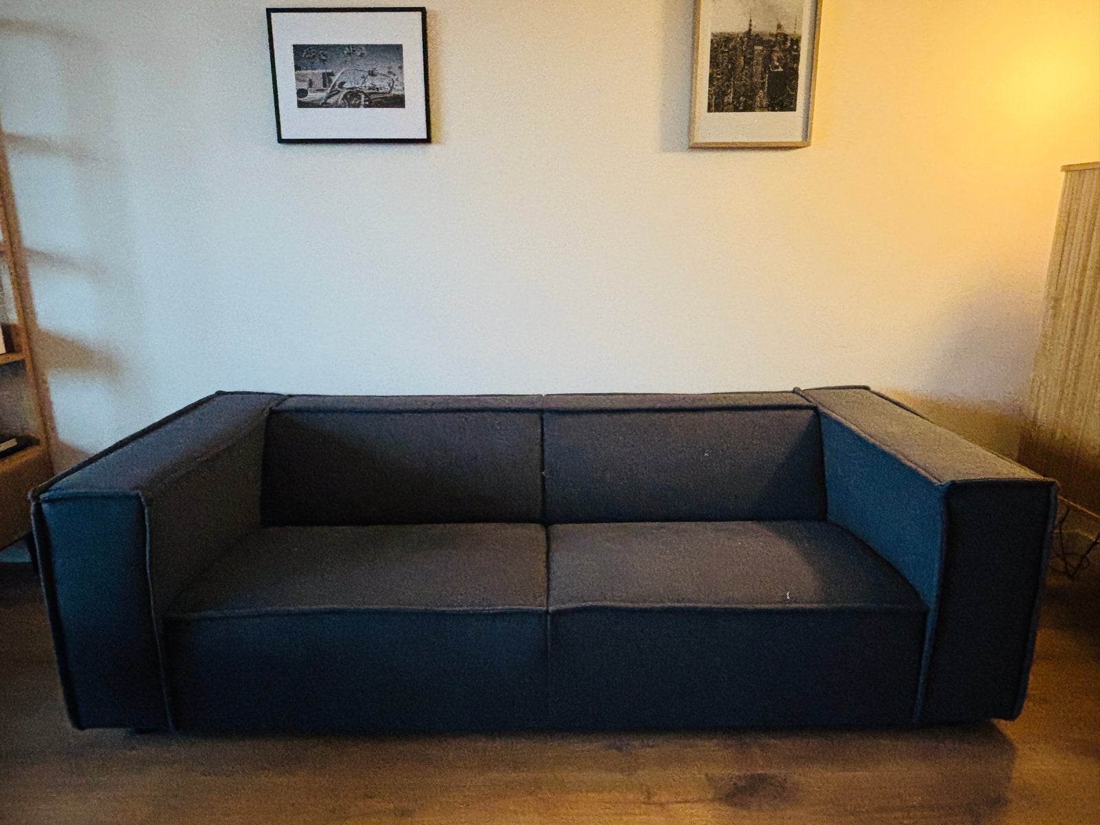 Comfortabele 2-zitsbank in donkergrijs stof van By Sidde, Gebruikt, Tweepersoons, 75 tot 100 cm, Ophalen of Verzenden