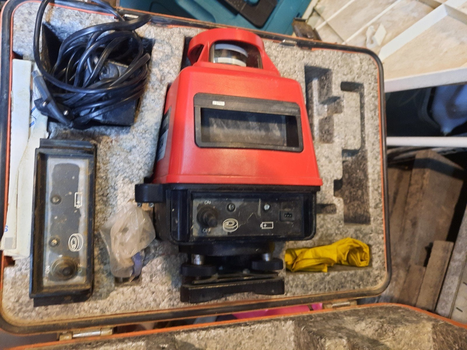 Sokkia bouw laser lp3a ter reperatie, Ophalen