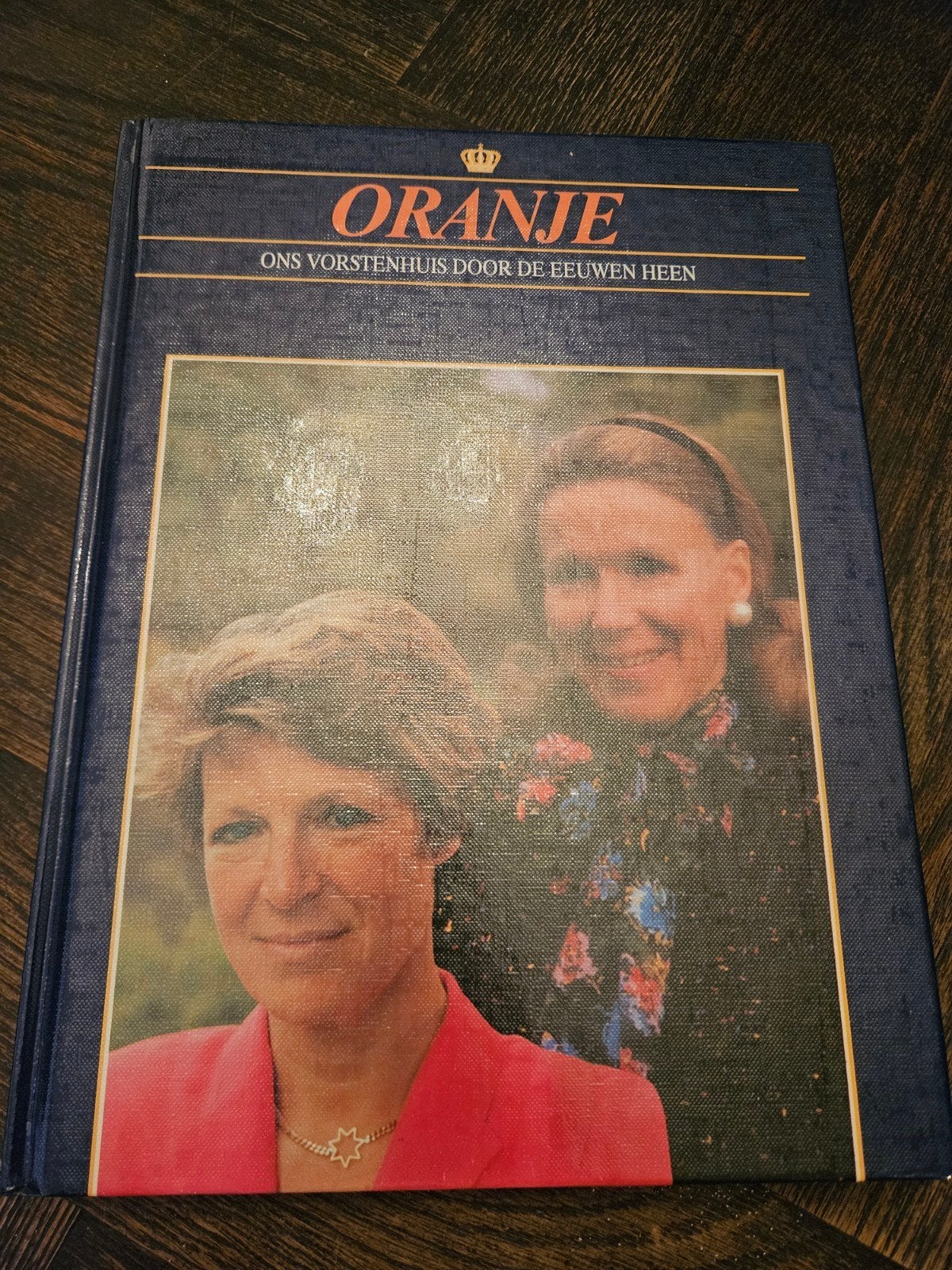 Boek Oranje: Ons Vorstenhuis door de Eeuwen heen, Ophalen of Verzenden, Nieuw, Nederland, Tijdschrift of Boek