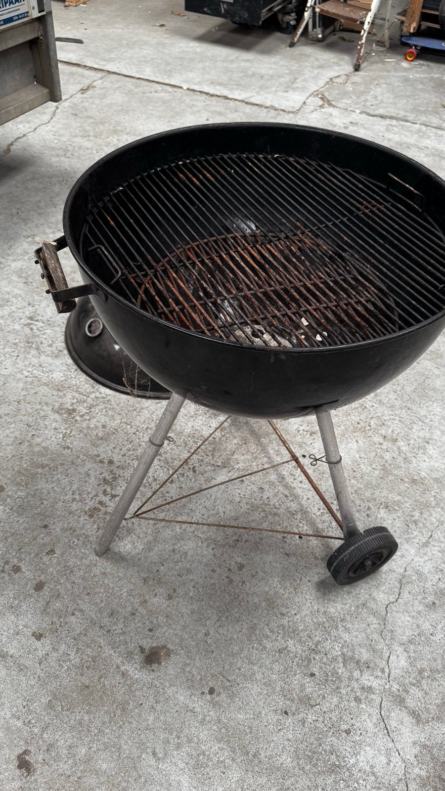 Gebruikte Weber Barbecue - Bolmodel Houtskool BBQ, Ophalen, Gebruikt