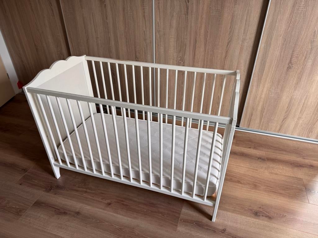 Ledikant wit hout. Gebruikt maar goed., Kinderen en Baby's, Ophalen, Gebruikt, Ledikant