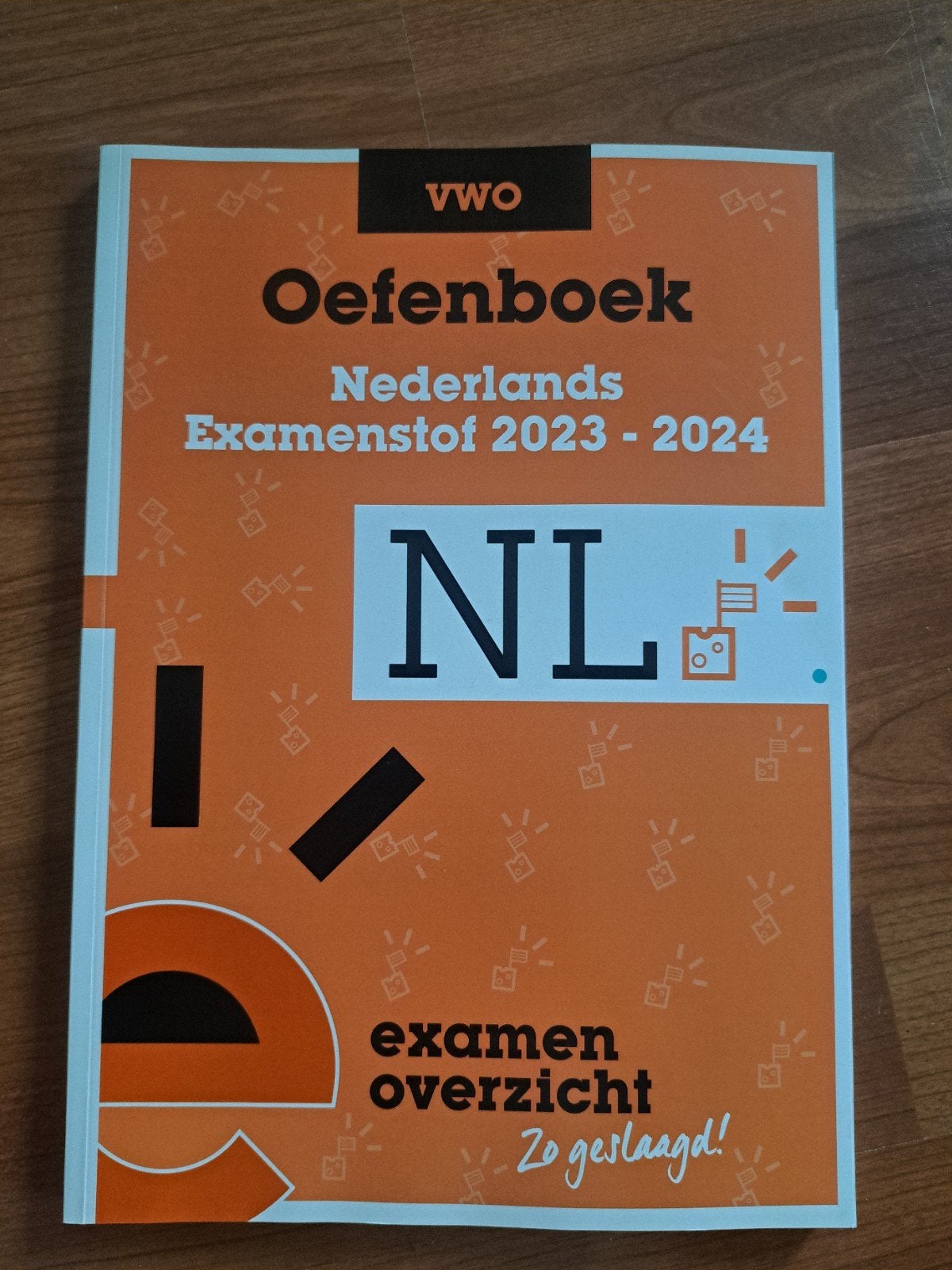 VWO Oefenboek Nederlands Examenstof 2023 - 2024, Ophalen of Verzenden, Alpha, ExamenOverzicht, WO