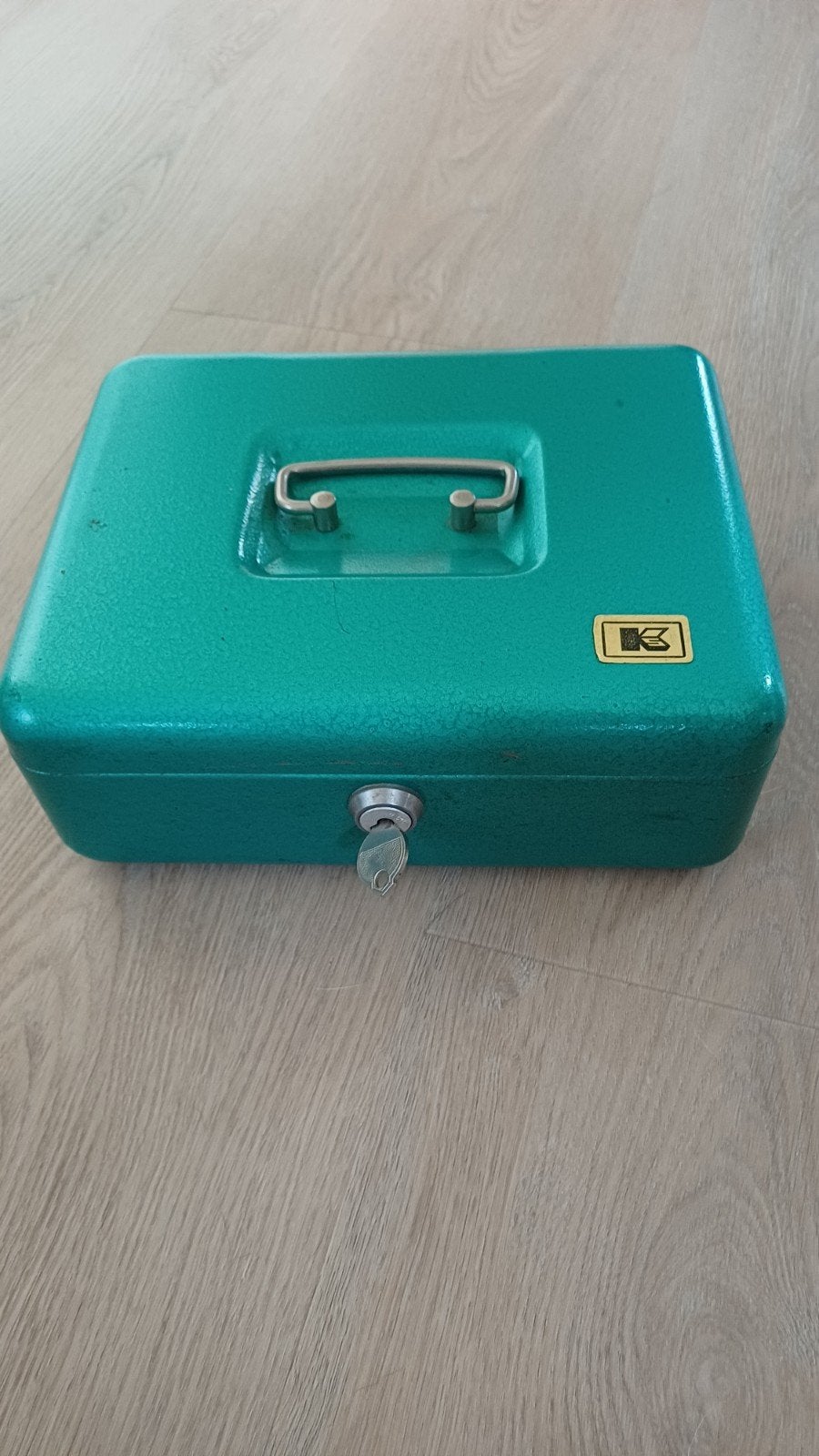 Groene geldkist met muntenbakje en sleutel, Ophalen of Verzenden, Gebruikt, Groen, Metaal