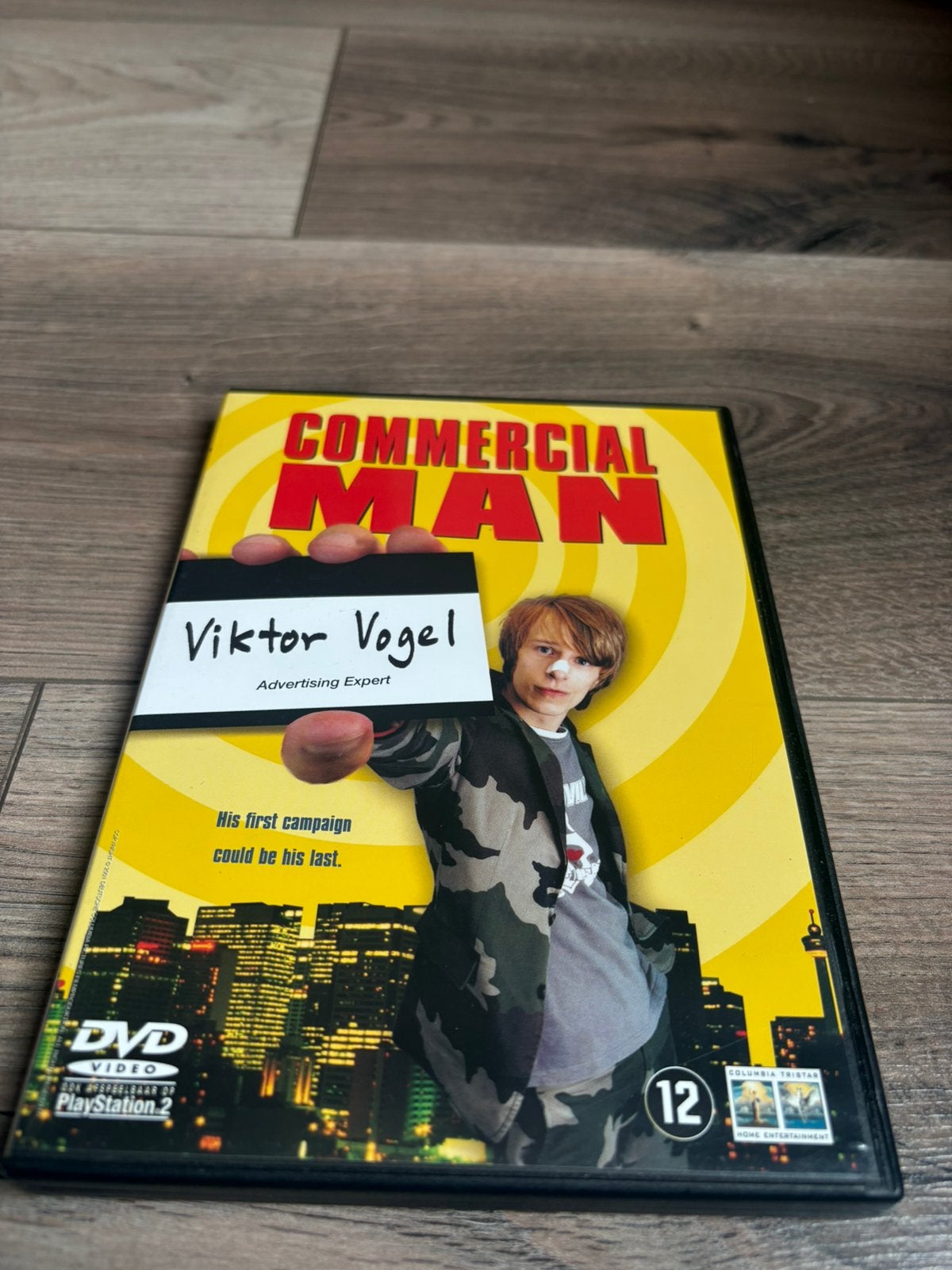 Commercial Man van Laurs Kraume, Alle leeftijden, Ophalen of Verzenden, Zo goed als nieuw, Actiekomedie