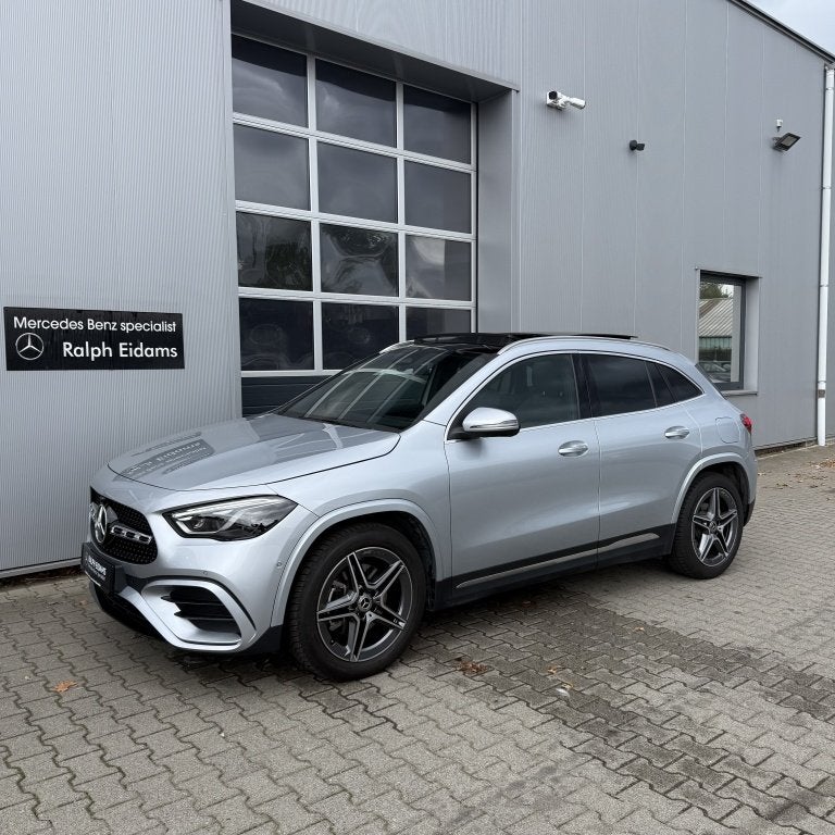 Mercedes-Benz GLA 180 *AMG, Pano, Keyless* 180 Business Sol., Gebruikt, 4 cilinders, Bedrijf, 1470 kg