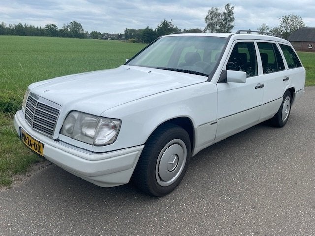 Mercedes 300 TD W124 belastingvrij, Auto's, Mercedes-Benz, Particulier, 200-Serie, Airconditioning, Radio, Trekhaak, Diesel, Stationwagon