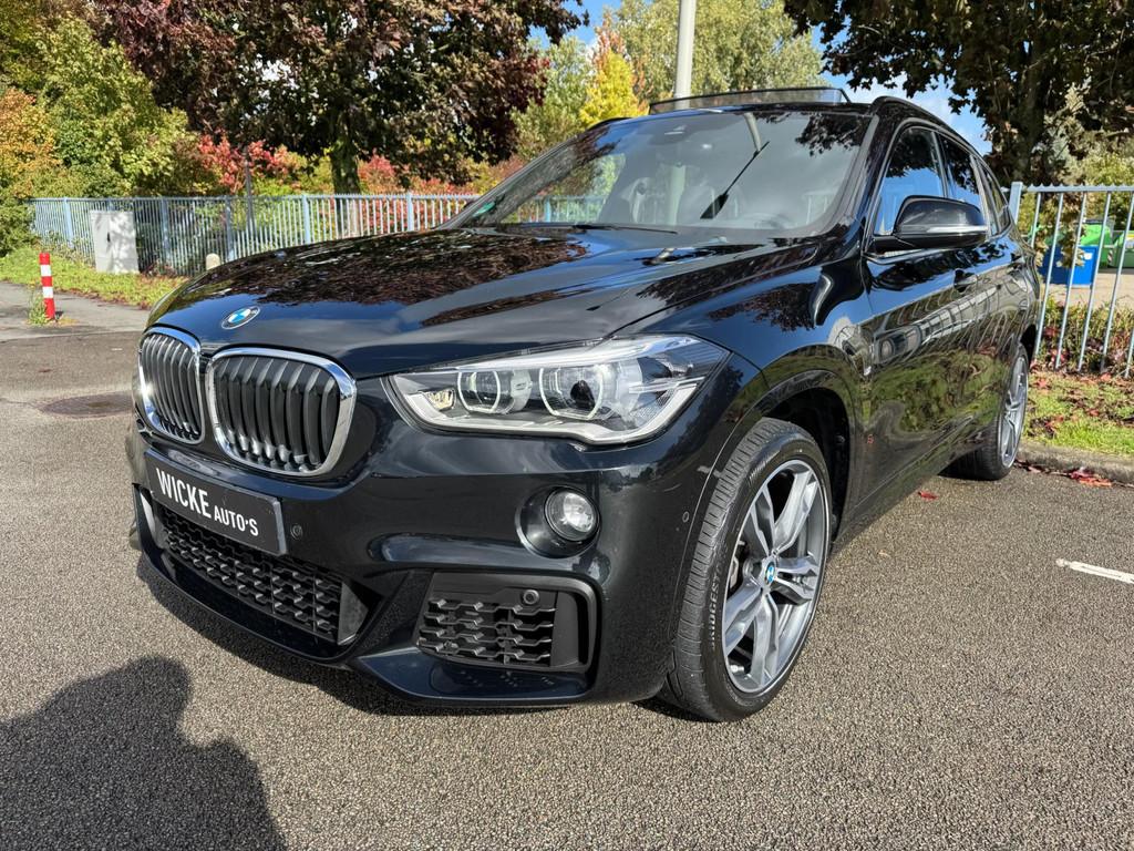 BMW X1 XDrive25i High Executive HUD Panorama Memory M Pakket, 1998 cc, 4 cilinders, 2000 kg, Zwart