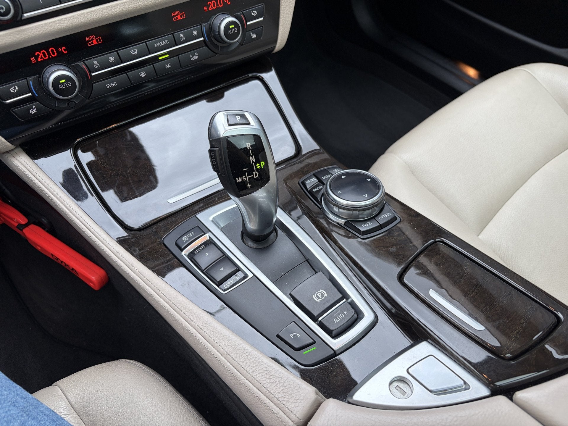 Foto 15 van BMW 5 Serie Touring 520i High Executive / AUTOMAAT / LEER /