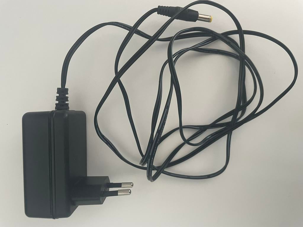 18V Adapter / Voeding – Leader Electronics – 1.0A (DC plug), Audio, Tv en Foto, Opladers, Ophalen of Verzenden, Zo goed als nieuw