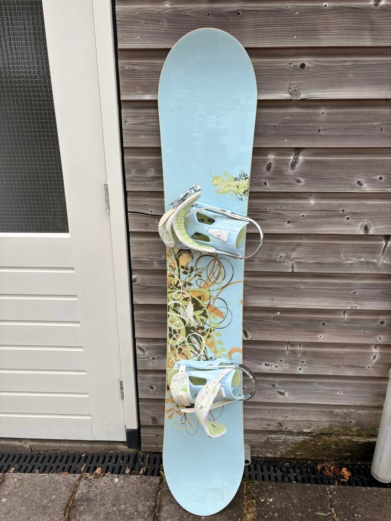 Rossignol Snowboard 152 cm met bindingen, Sport en Fitness, Snowboarden, Ophalen, Gebruikt, Board