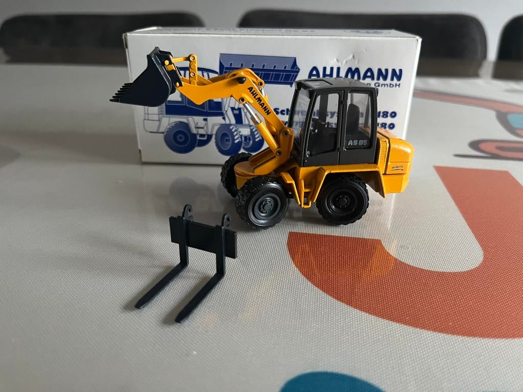 Ahlmann AS 85 zwenklader shovel Conrad 2431, Hobby en Vrije tijd, Modelauto's | 1:50, Ophalen of Verzenden, Zo goed als nieuw