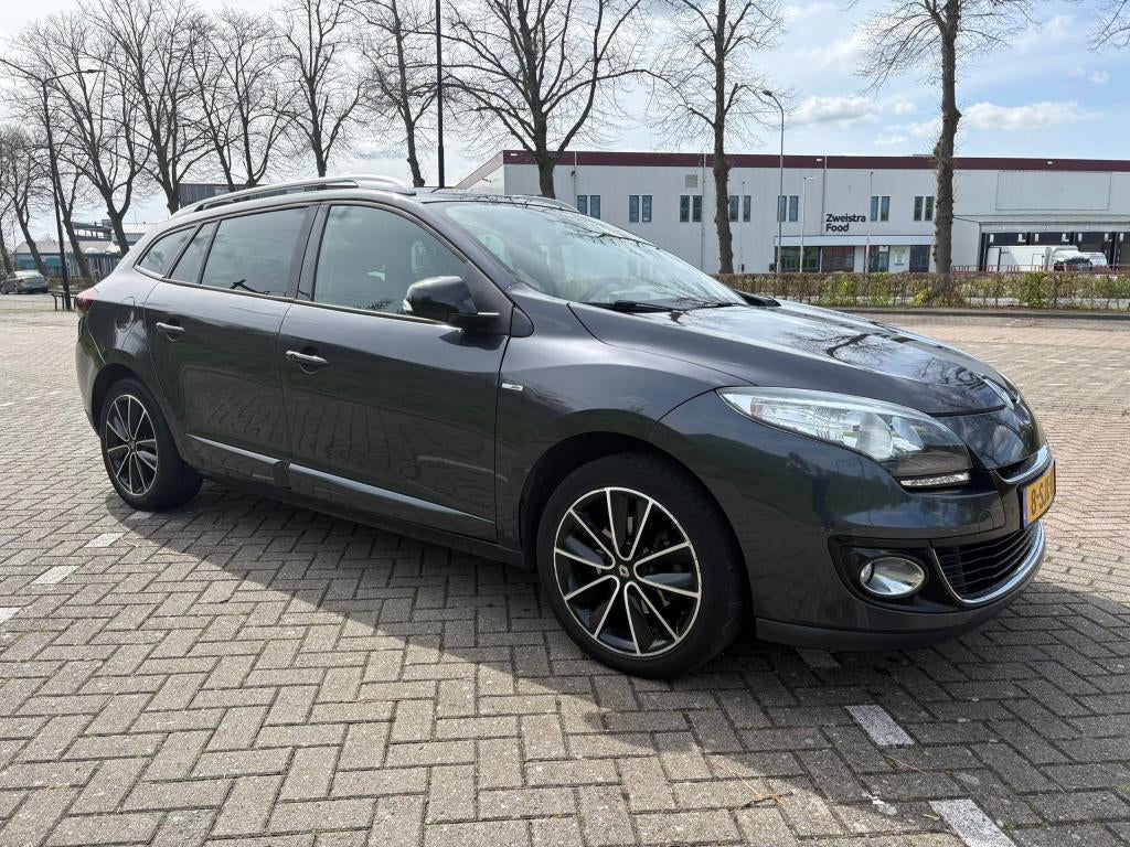 Renault Mégane Bose 1.2 TCE 97KW Estate 2013 Grijs, Auto's, Euro 5, 4 cilinders, Leder en Stof, 132 pk