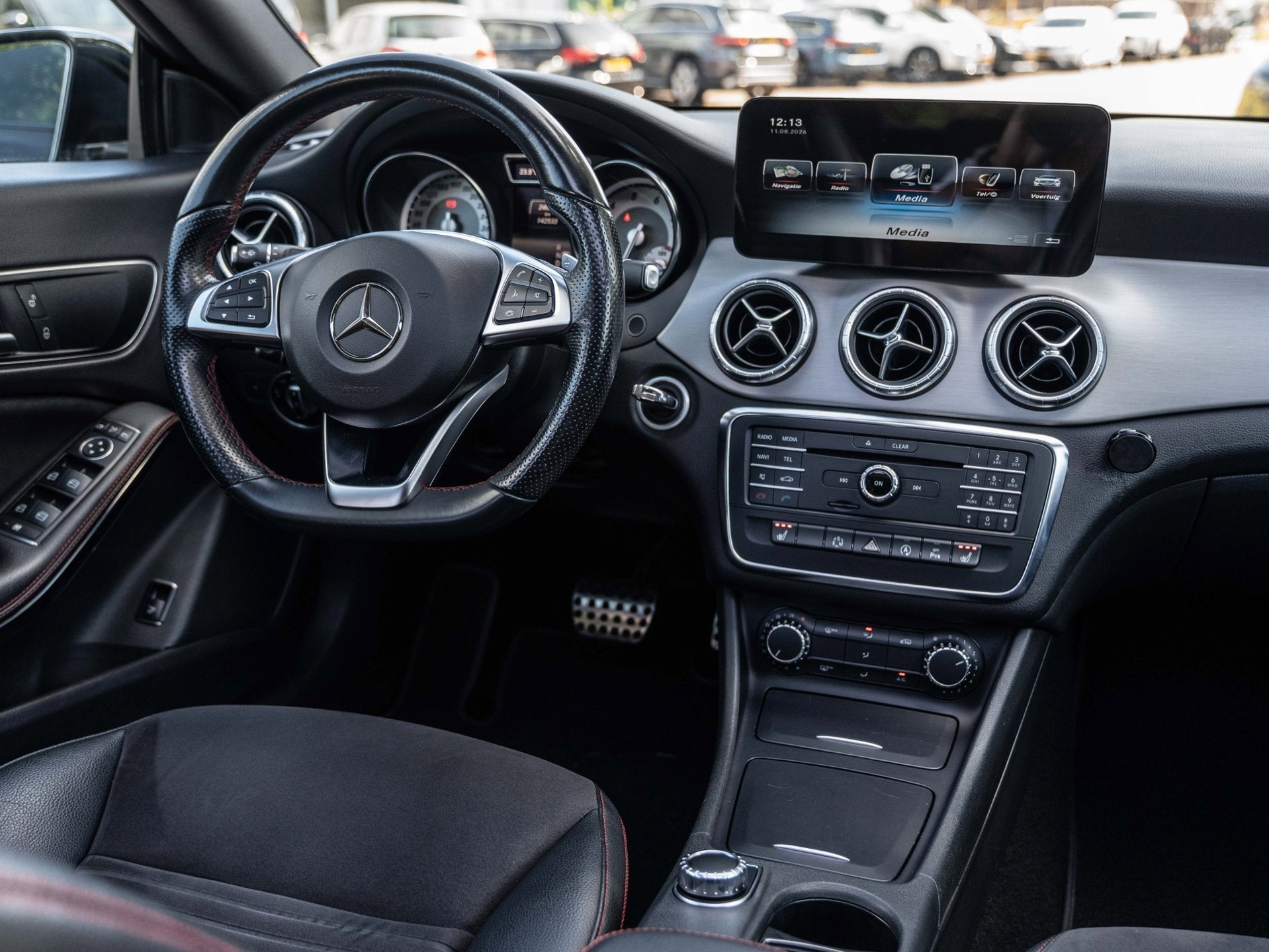 Mercedes-Benz CLA-klasse 180 OrangeArt Edition - PANORAMADAK, Auto's, Gebruikt, 4 cilinders, 715 kg, 1595 cc