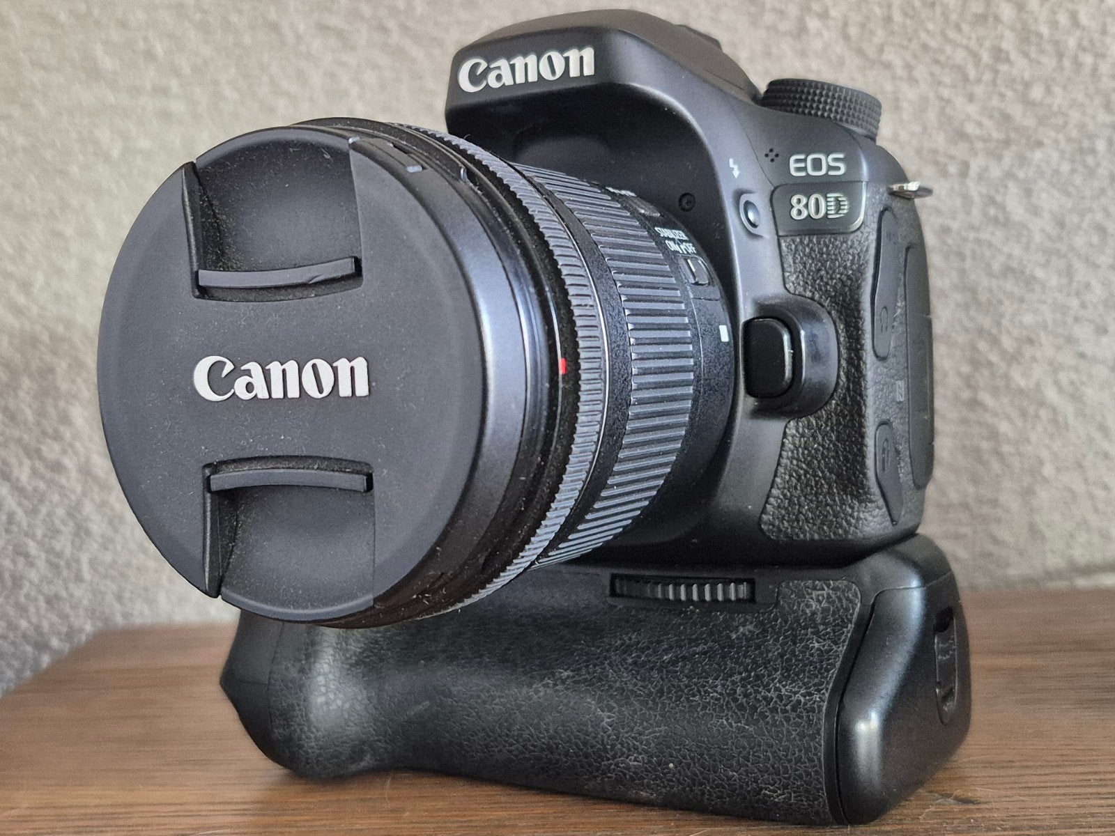 Canon EOS 80D Spiegelreflexcamera met lens en grip, Ophalen, Spiegelreflex, Canon, Lensdop