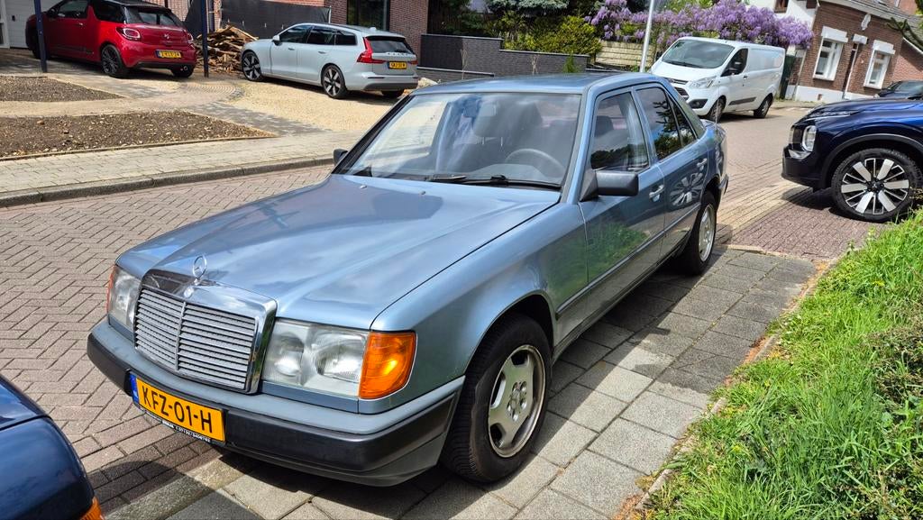 Mercedes W124 200d belastingvrij APK, Auto's, Blauw, 23 km/l, Particulier, Sedan