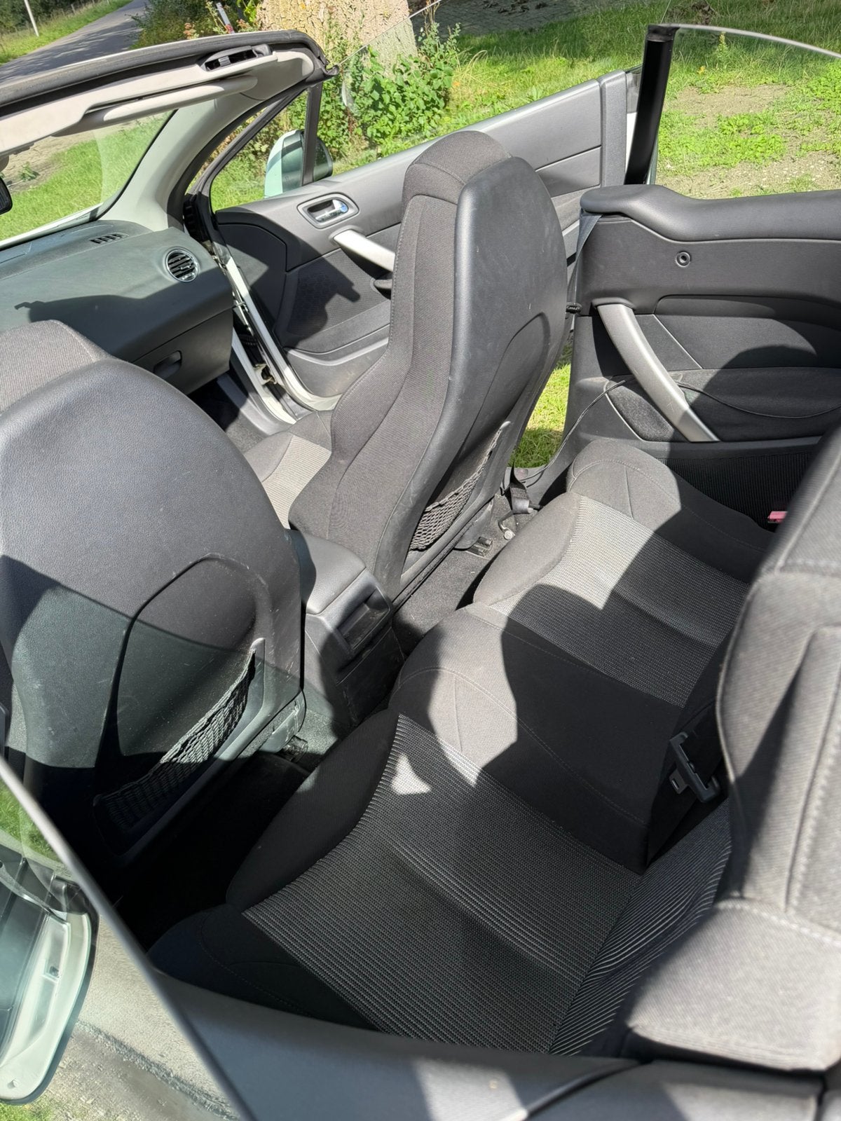 Foto 15 van Peugeot 308 1.6 VTI CC 2011 Wit facelift