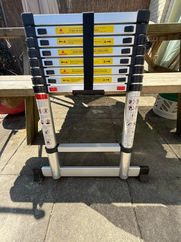 Nieuwe uitschuifbare trap met 9 treden, Doe-het-zelf en Verbouw, Ladders en Trappen, Ophalen, Trap, Zo goed als nieuw, Opvouwbaar of Inschuifbaar