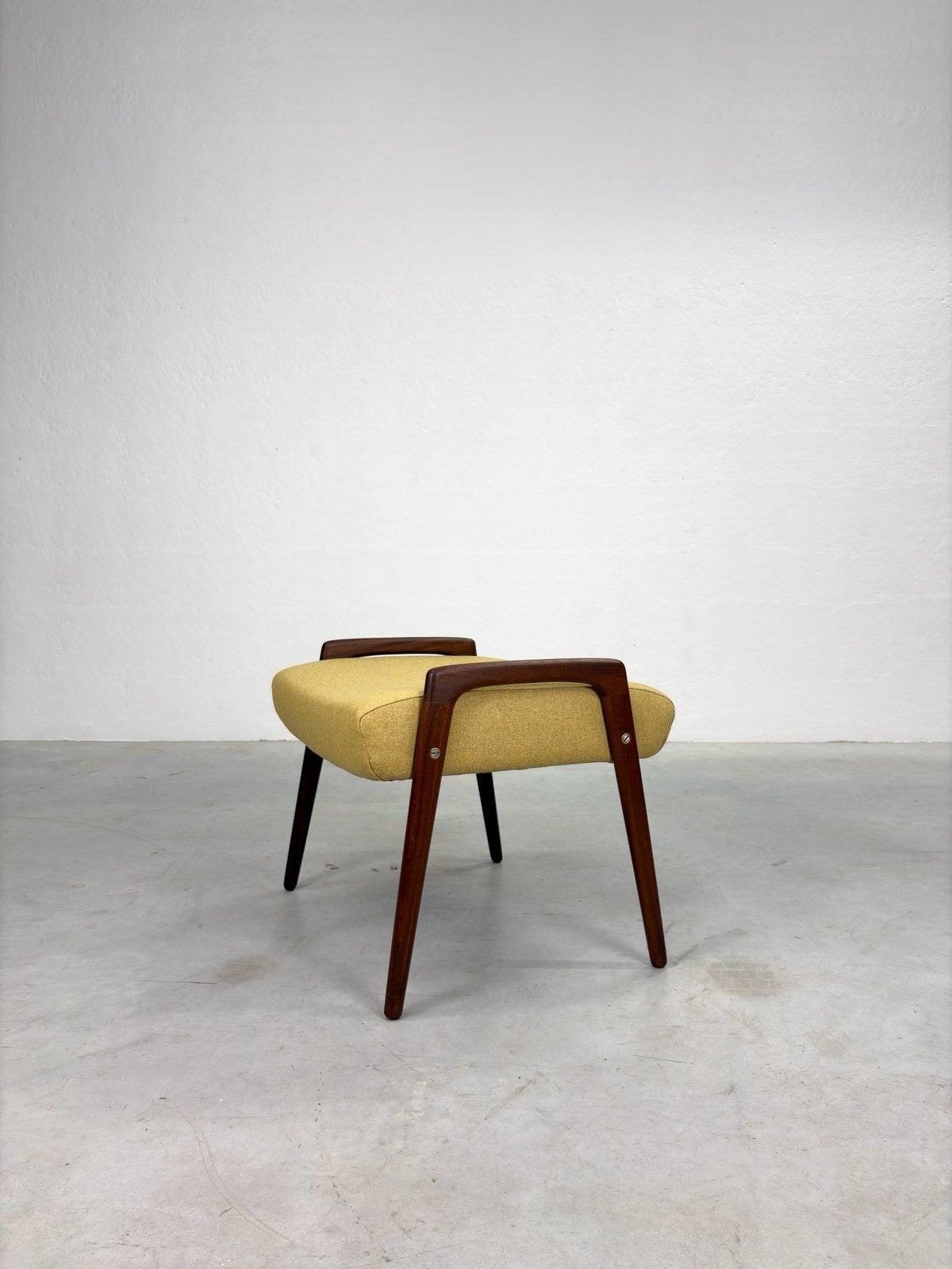 Pastoe 'Ruster' Voetenbank Hocker van Yngve Ekström, Ophalen, Mid-century, Scandinavisch design, Minder dan 50 cm, Zo goed als nieuw