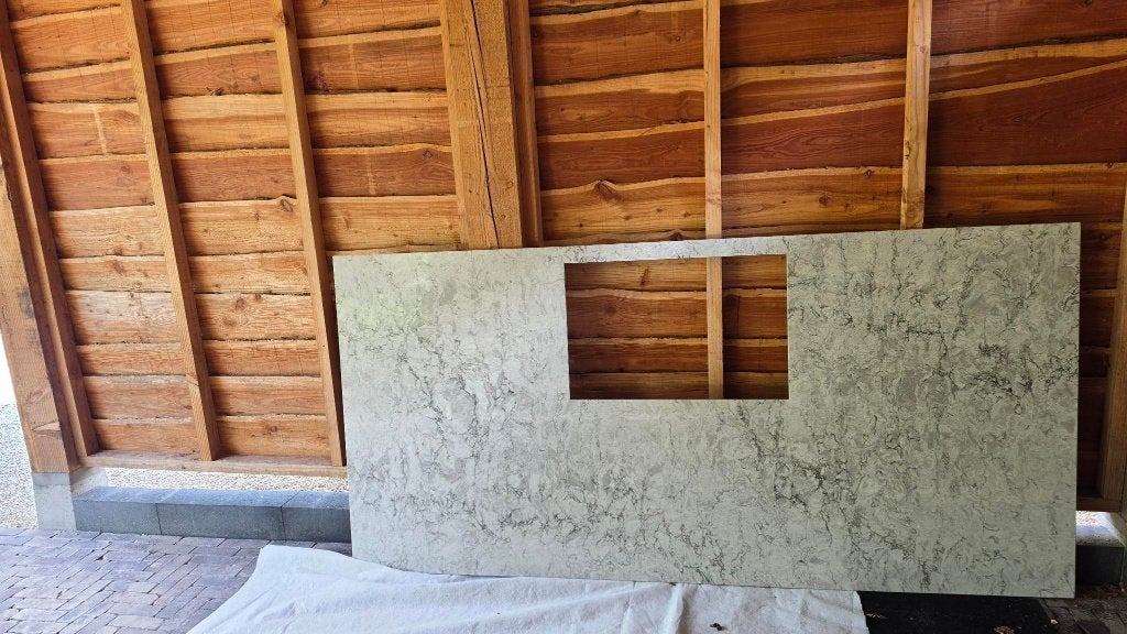 Ceasarstone aanrechtblad in kleur Moorland Fog, Huis en Inrichting, Keuken | Keukenelementen, Ophalen, 75 cm of meer, Zo goed als nieuw