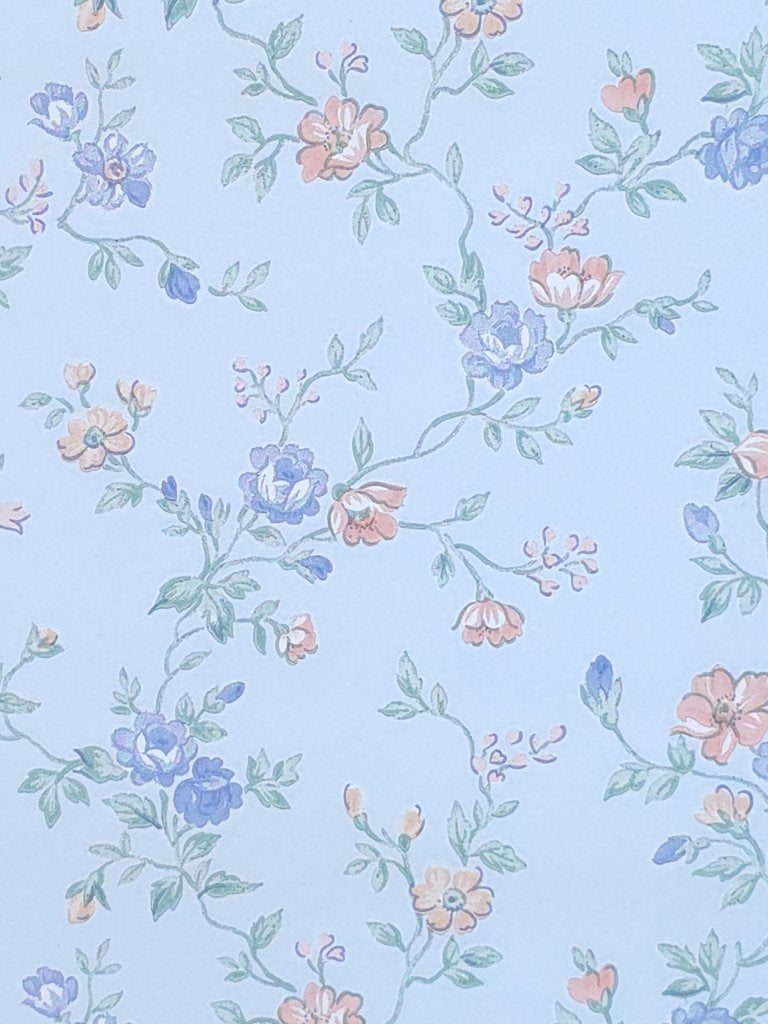 5743 Vintage bloemenbehang lichtblauw blauw roze groen swiet, Huis en Inrichting, Ophalen of Verzenden, Blauw