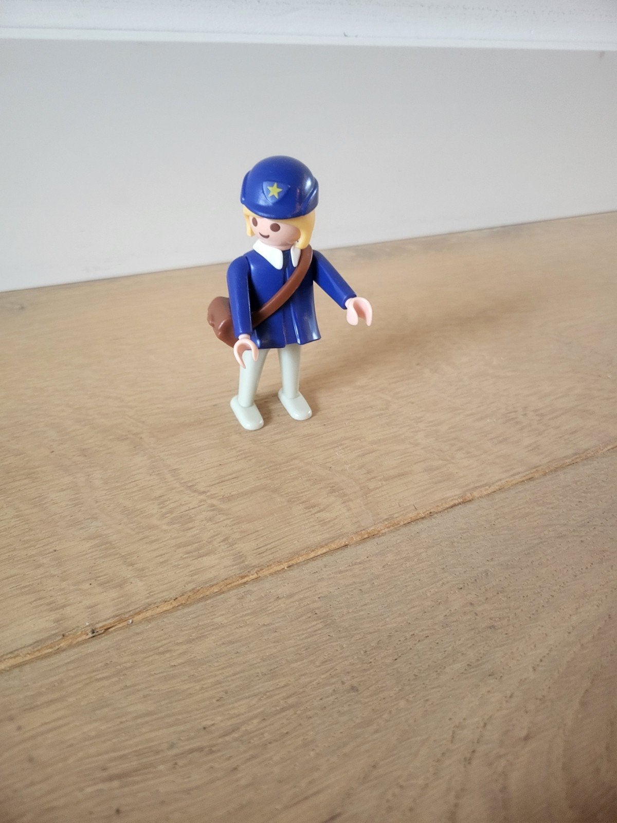 Playmobil Postbode Figuur met Tas - Zo goed als nieuw, Ophalen of Verzenden, Zo goed als nieuw, Losse onderdelen, Figuren