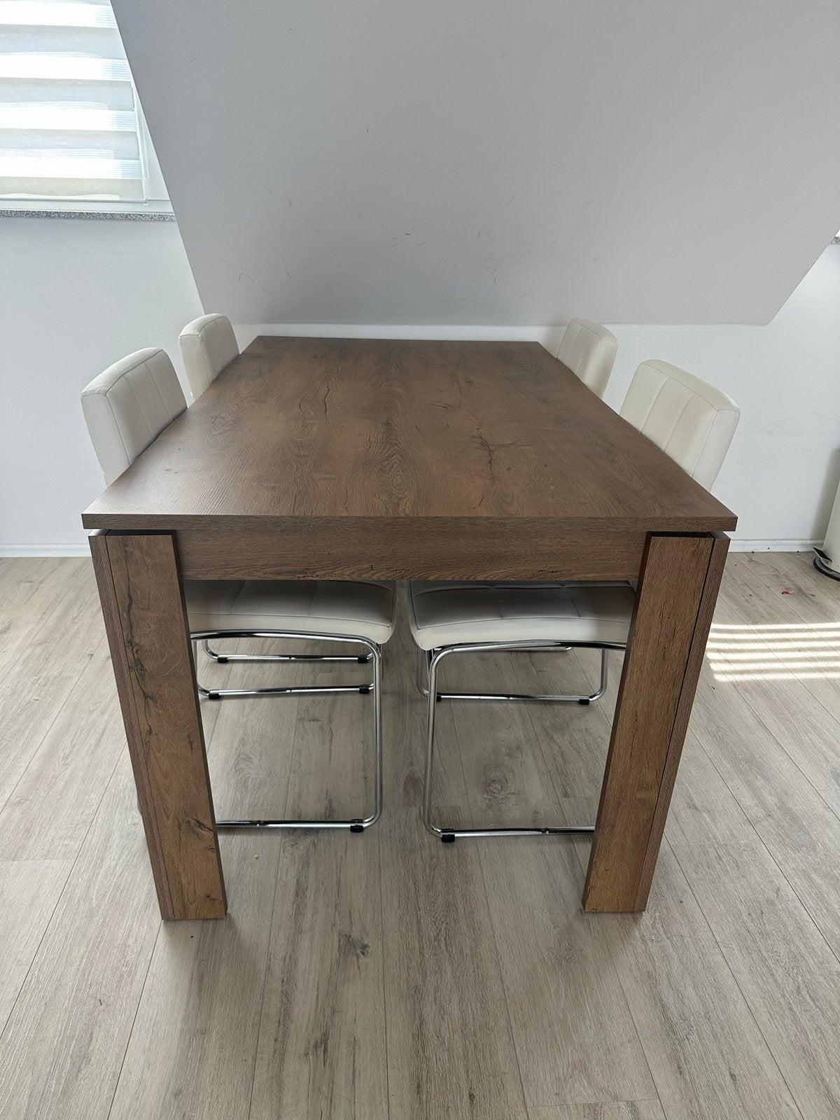 Tafel met stoelen, Ophalen