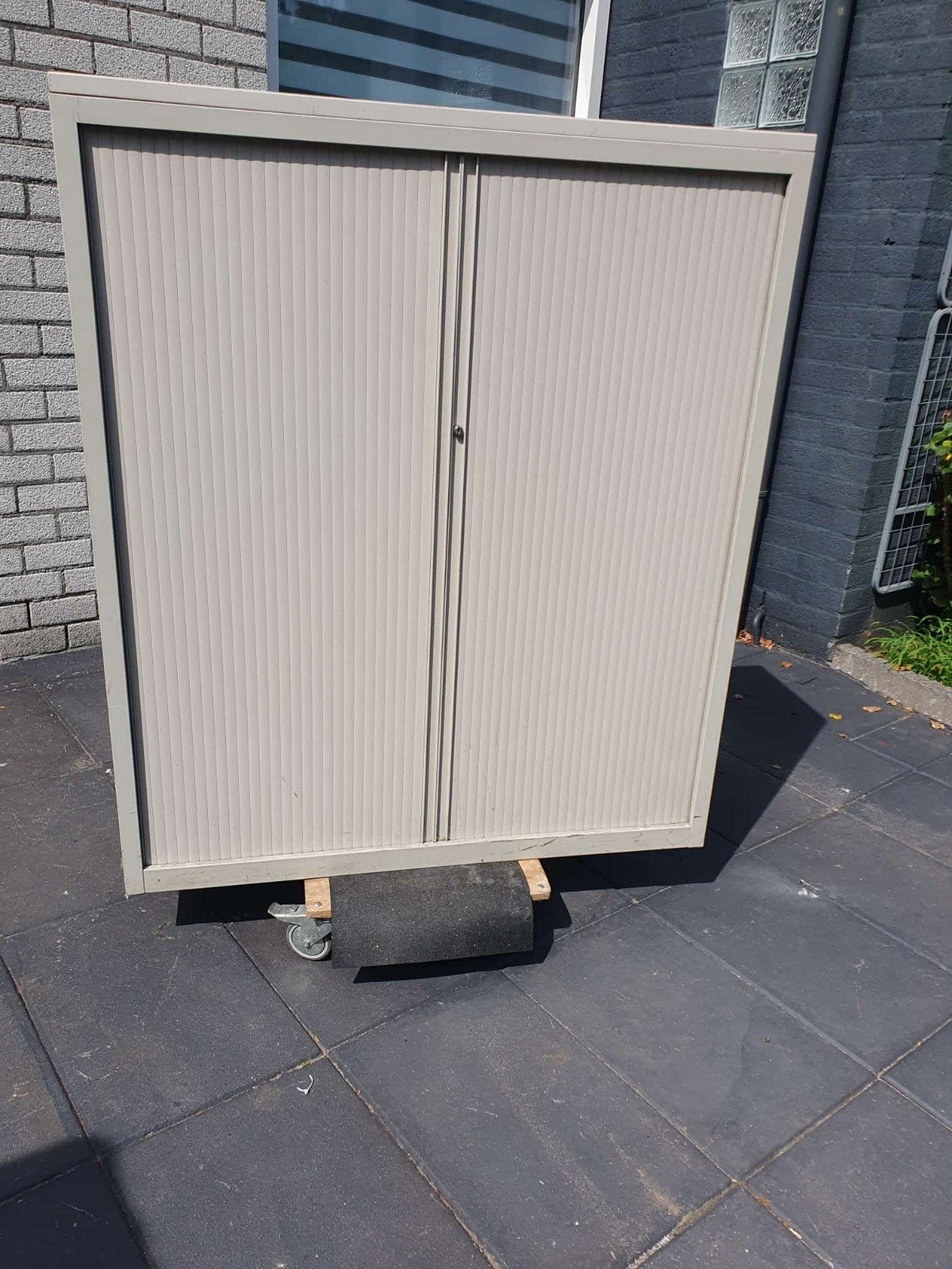 roldeurkast, Ophalen, 25 tot 50 cm, 100 tot 150 cm