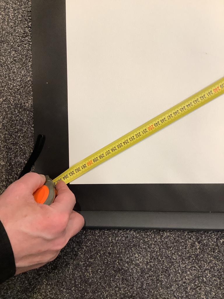 Projecta elektrisch projectiescherm Cinelpro EL 240x139 cm, Ophalen, Elektrisch, Gebruikt, Holland