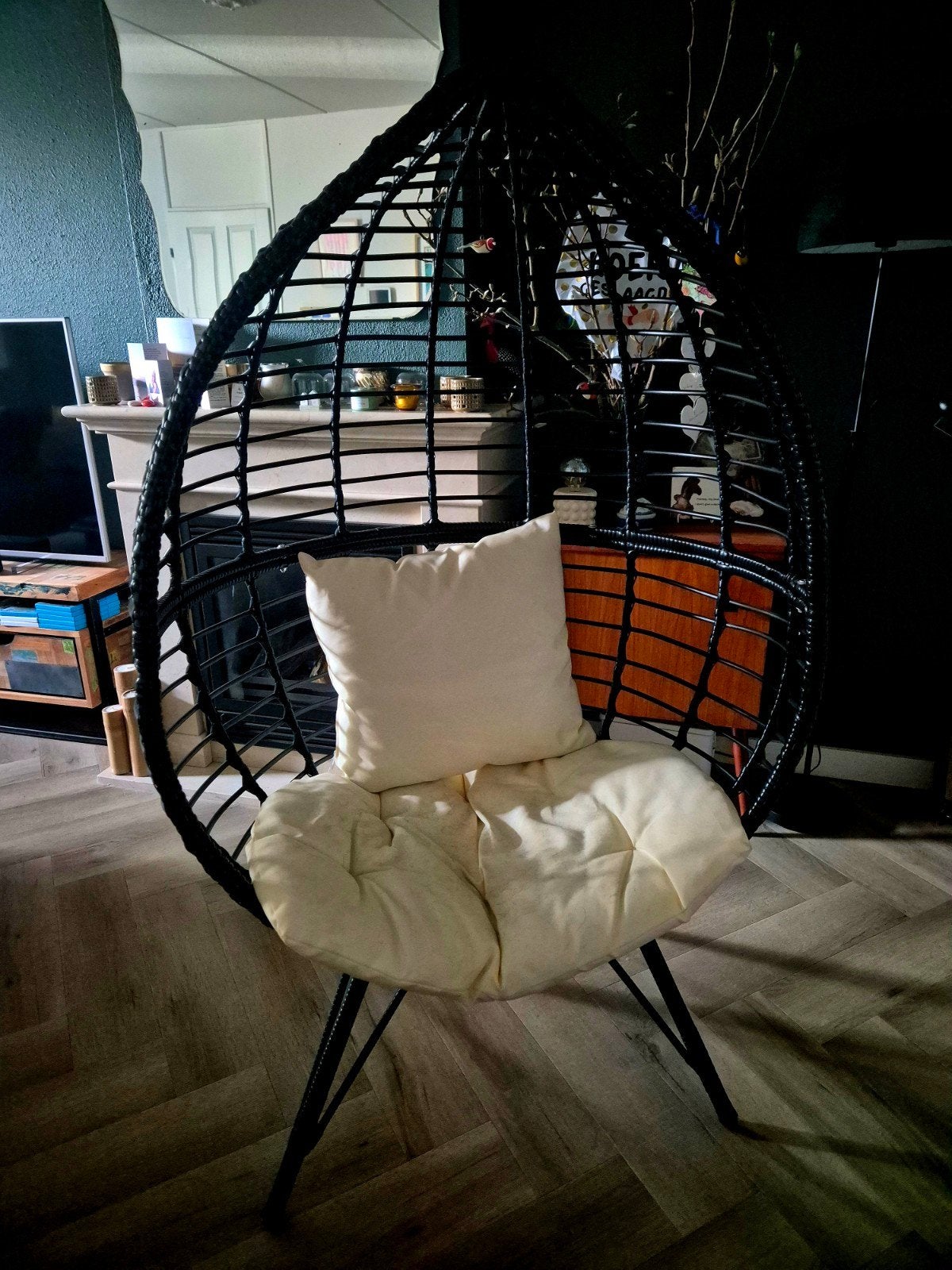 Zwarte egg chair, Ophalen, Eén