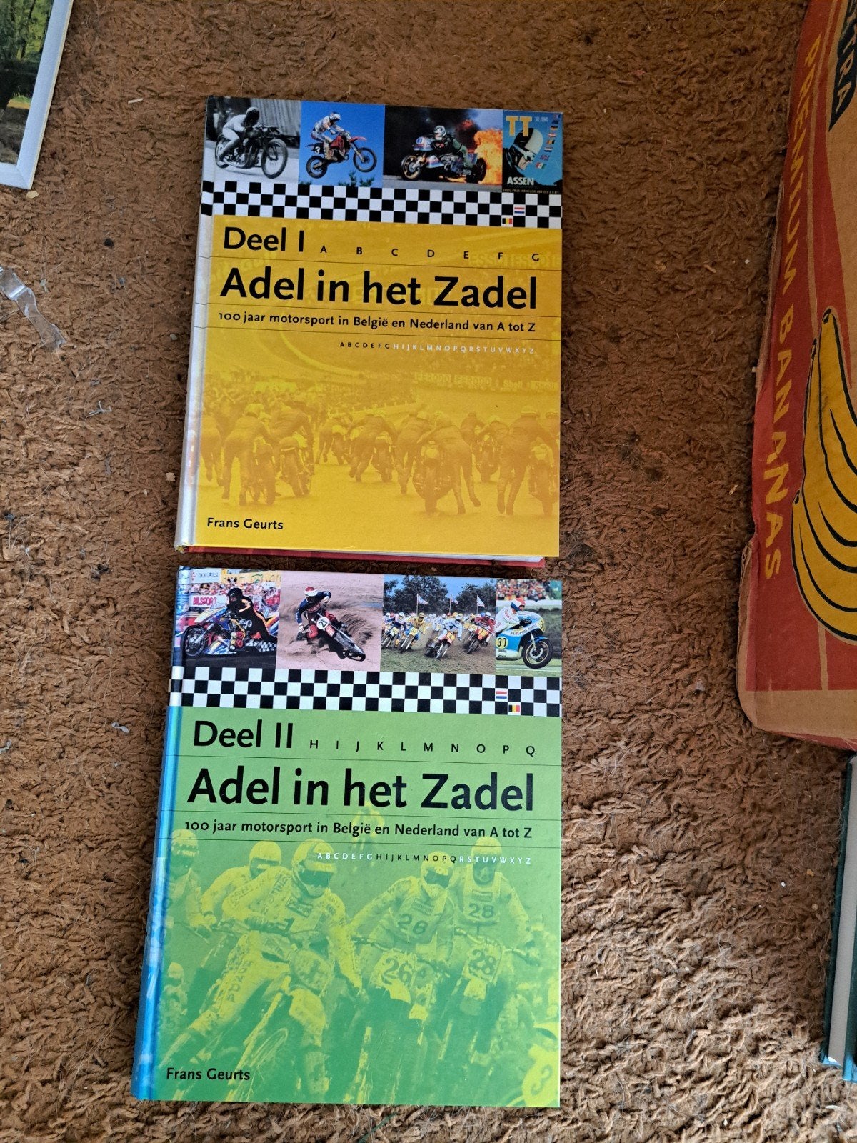 Adel in het Zadel Deel I & II - 100 jaar motorsport, Boeken, Ophalen of Verzenden, Gelezen, Algemeen, Frans Geurts