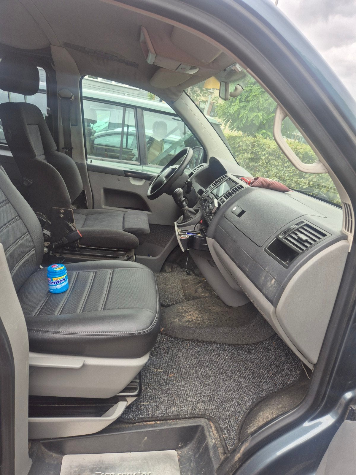 Volkswagen Transporter T5 met motorschade, Auto diversen, Schadeauto's, Ophalen of Verzenden, Zwart, Diesel, Overige carrosserieën