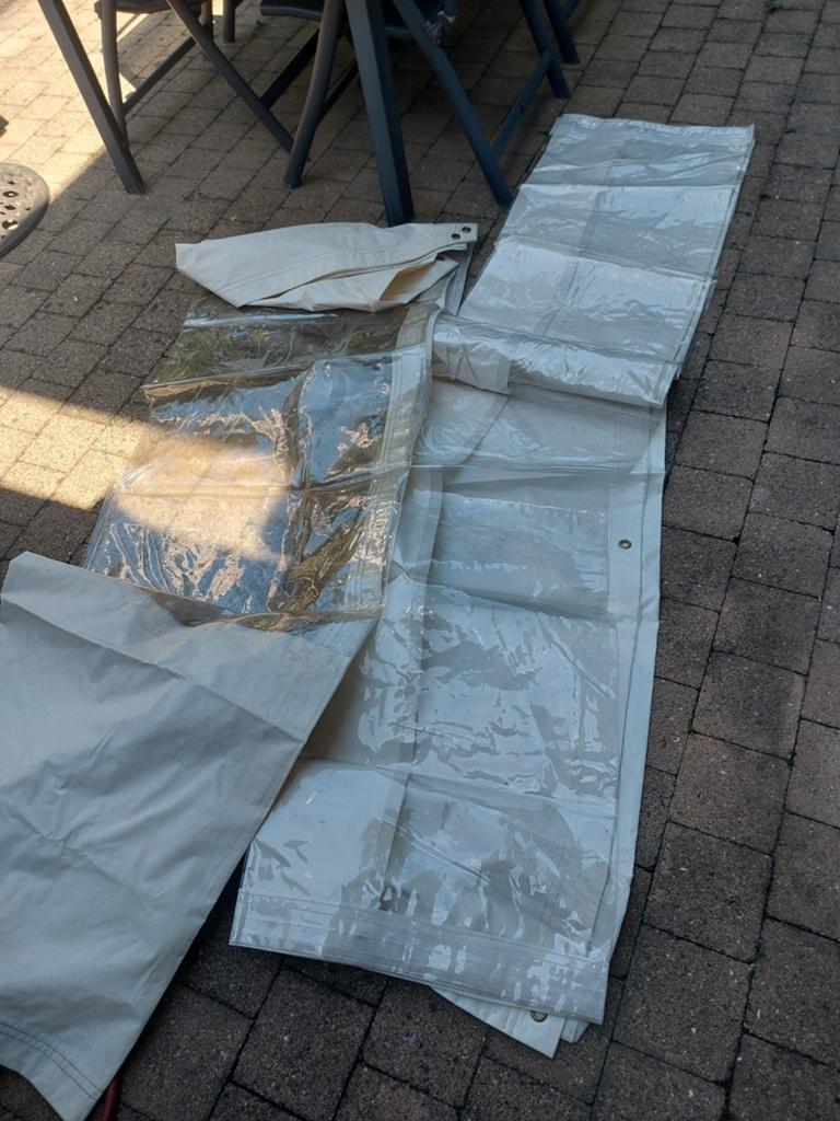 Twee zij zeilen met raam voor marktkraam hobby markt, Hobby en Vrije tijd, Ophalen