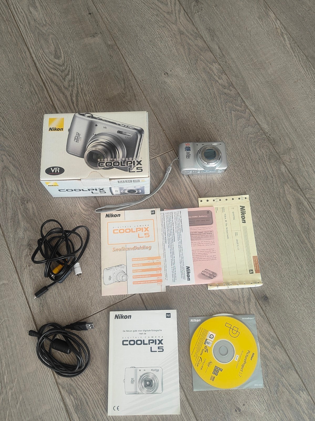 Nikon Coolpix L5 Digitale Camera met Accessoires, Audio, Tv en Foto, Fotocamera's Digitaal, Gebruikt, Ophalen of Verzenden, Compactcamera