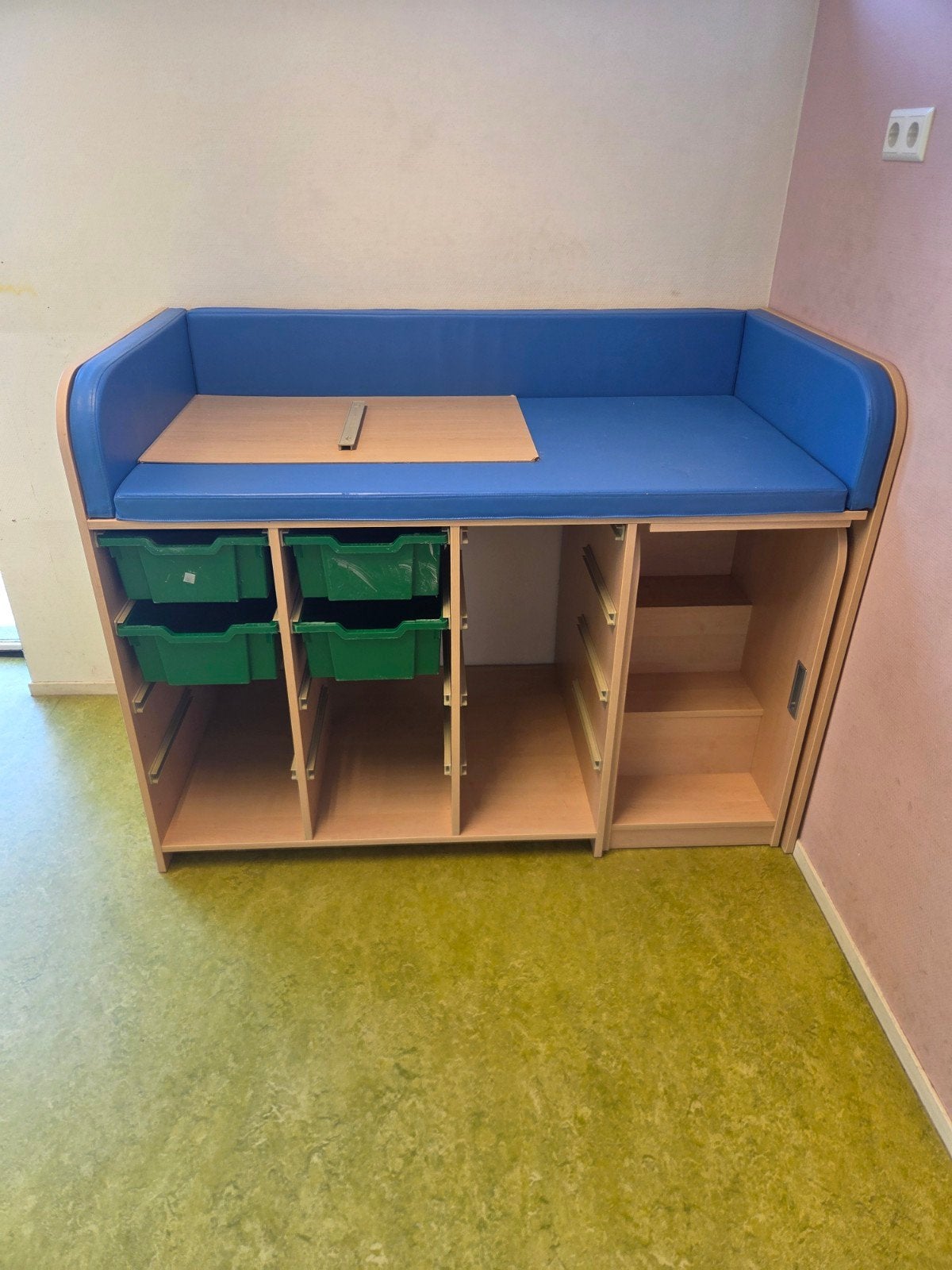 Commode met trap en opbergbakjes, Ophalen, Gebruikt, 50 tot 70 cm, 100 cm of meer