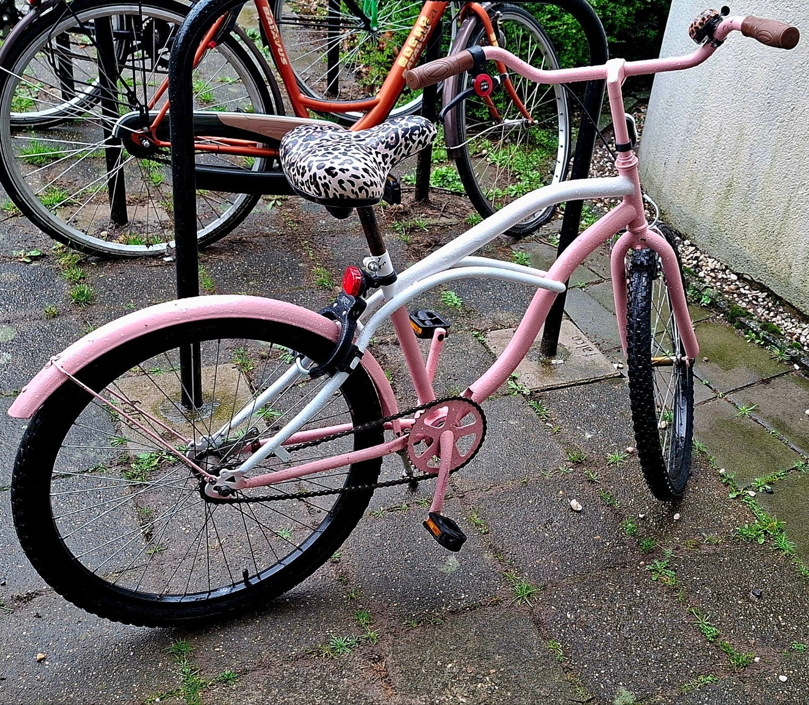 Meisjesfiets met 2 sleutels, verlichting en stevige banden., Ophalen, Gebruikt, 26 inch of meer