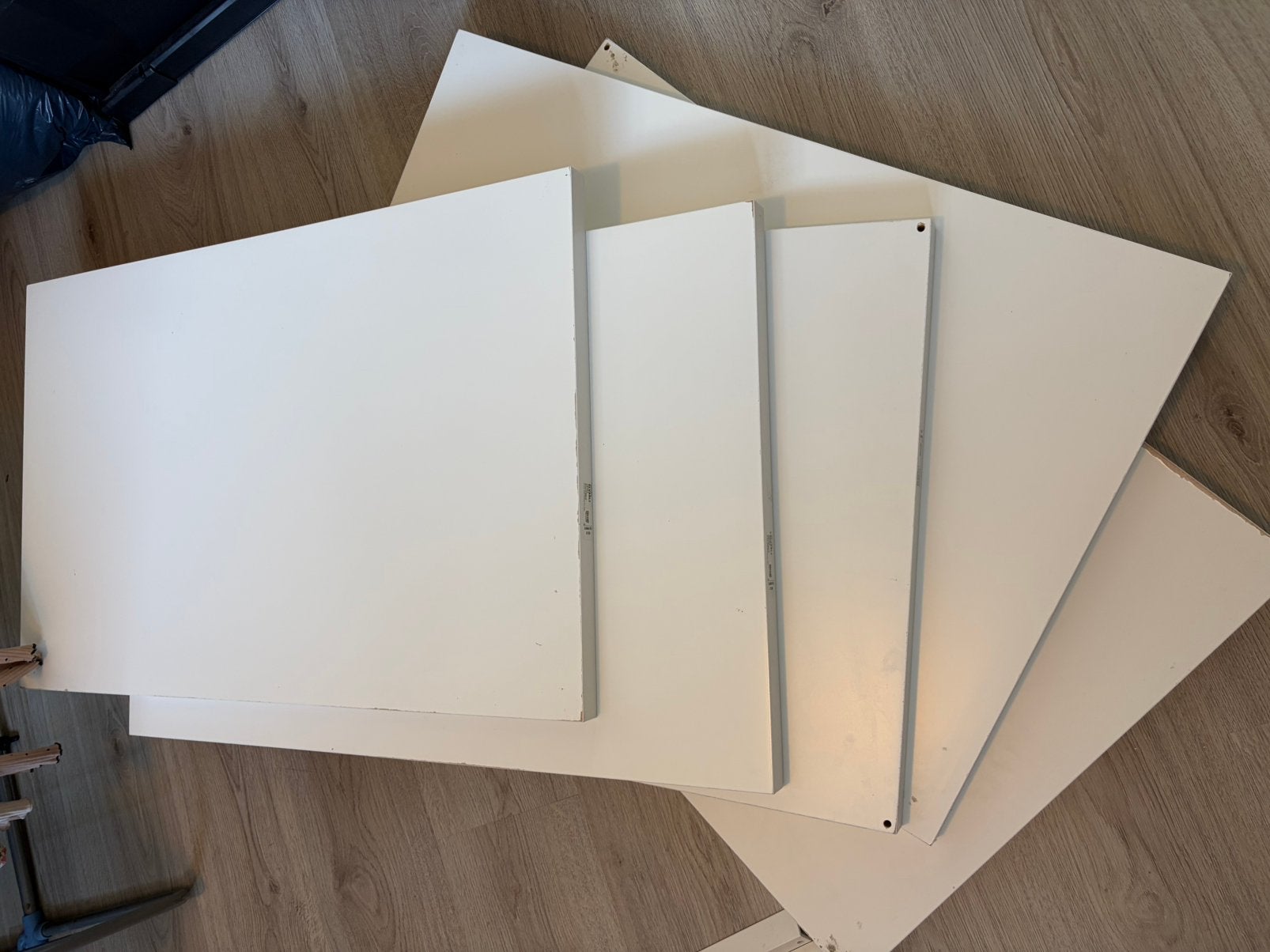 5 witte Ikea elvarli planken met console, Ophalen, Zo goed als nieuw