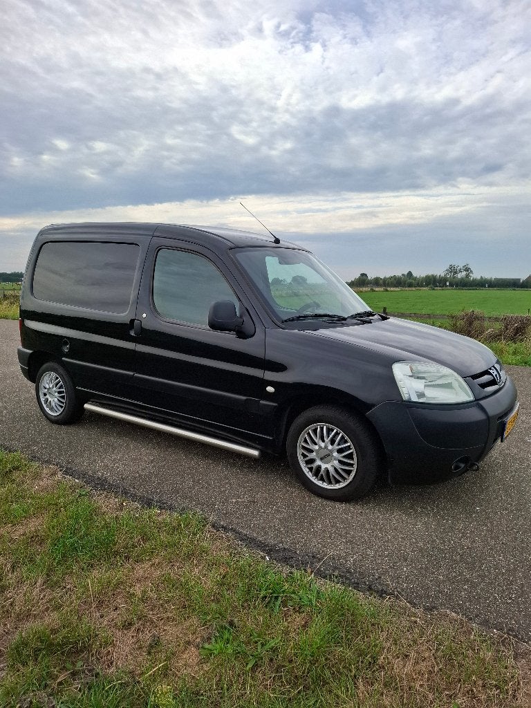 Peugeot Partner 1.9 D 170C 2004 I.Z.G.ST., Voorwielaandrijving, 4 cilinders, Leder en Stof, Zwart