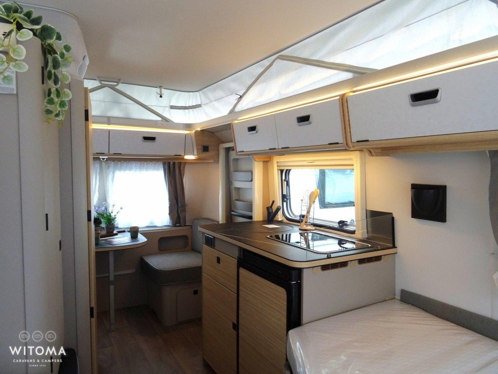 Eriba Touring 542 € 3.150,- voordeel, Luifel, Tot en met 3, 4 tot 5 meter, Eriba