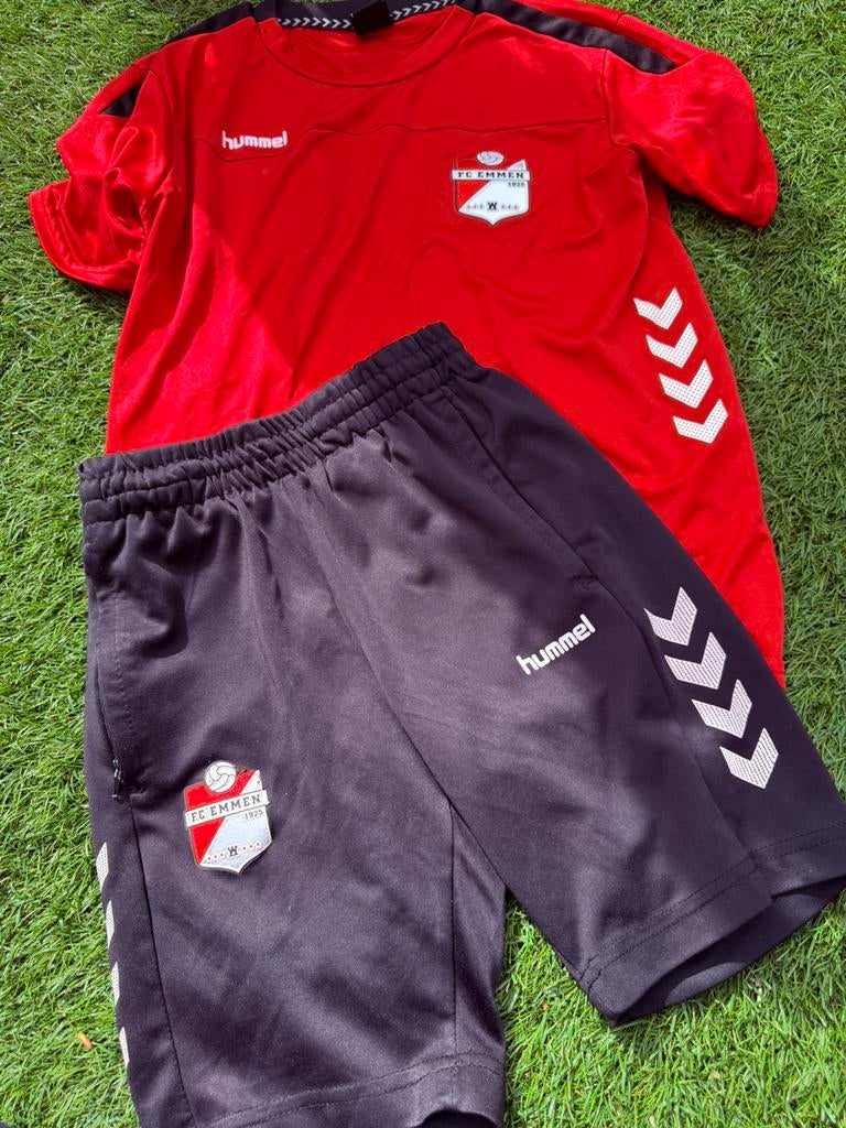 Sport setje fc emmen mt 140/152, Ophalen of Verzenden, Gebruikt, Jongen of Meisje, Sport- of Zwemkleding