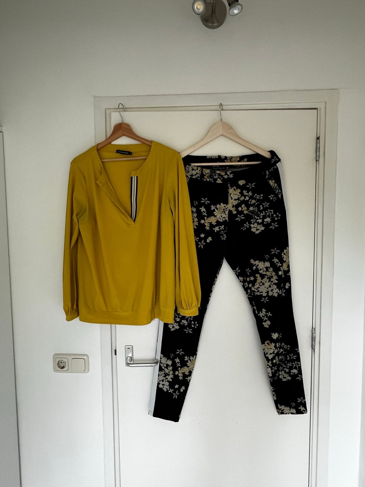 Studio Anneloes set: travelstof, tuniek (L) broek M (valt L), Ophalen of Verzenden, Gedragen
