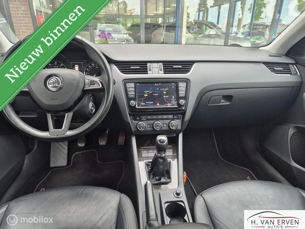 Skoda Octavia Combi 1.2 DEALER ONDERHOUDEN XENON LEDER NAVI, Auto's, Voorwielaandrijving, Euro 6, 4 cilinders, 620 kg
